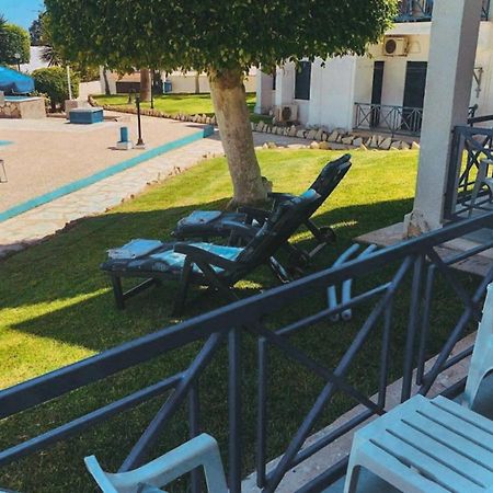Shelter Next To The Beach Larnaca Exterior photo