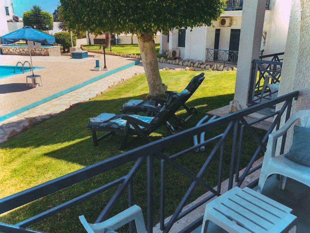 Shelter Next To The Beach Larnaca Exterior photo