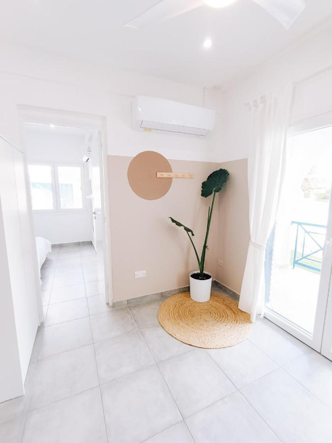 Shelter Next To The Beach Larnaca Exterior photo